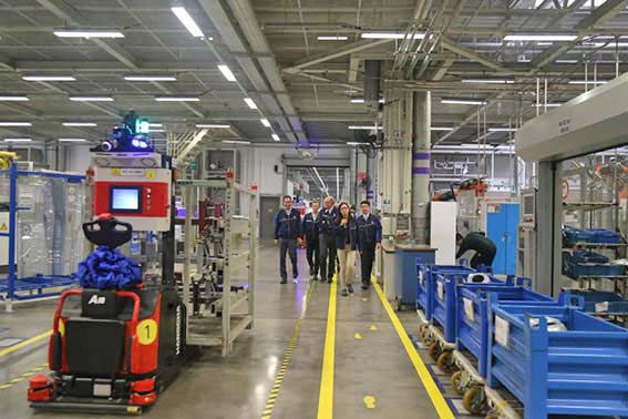 Hangcha Intelligent Logistics  BMW Make a Spark of Love – HANGCHA Fork (4).jpg